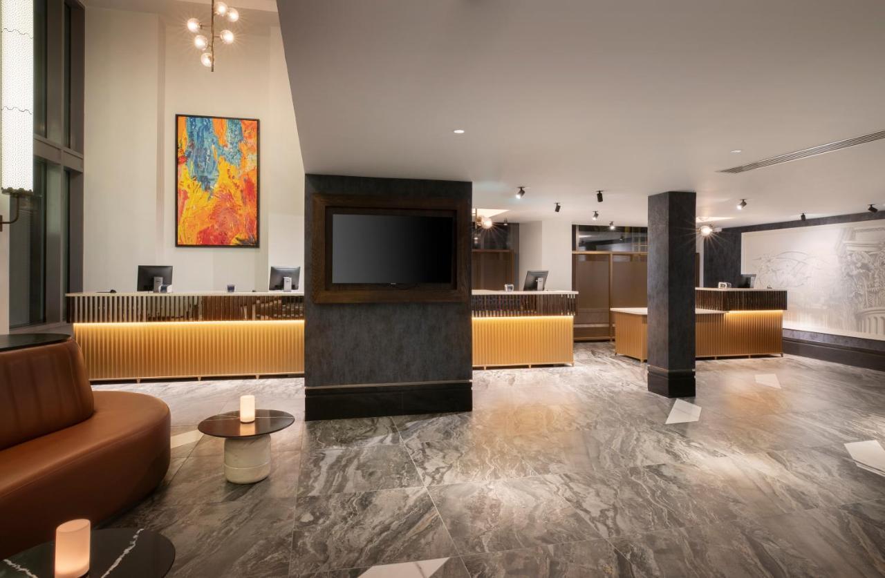 Leonardo Royal London St Paul'S Hotel Екстериор снимка Reception desk